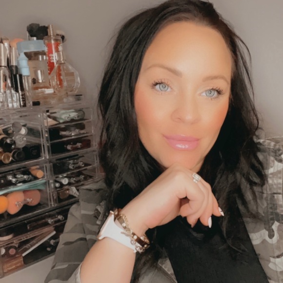 Meet your Posher, Jackie Sax - Picture 4 of 6